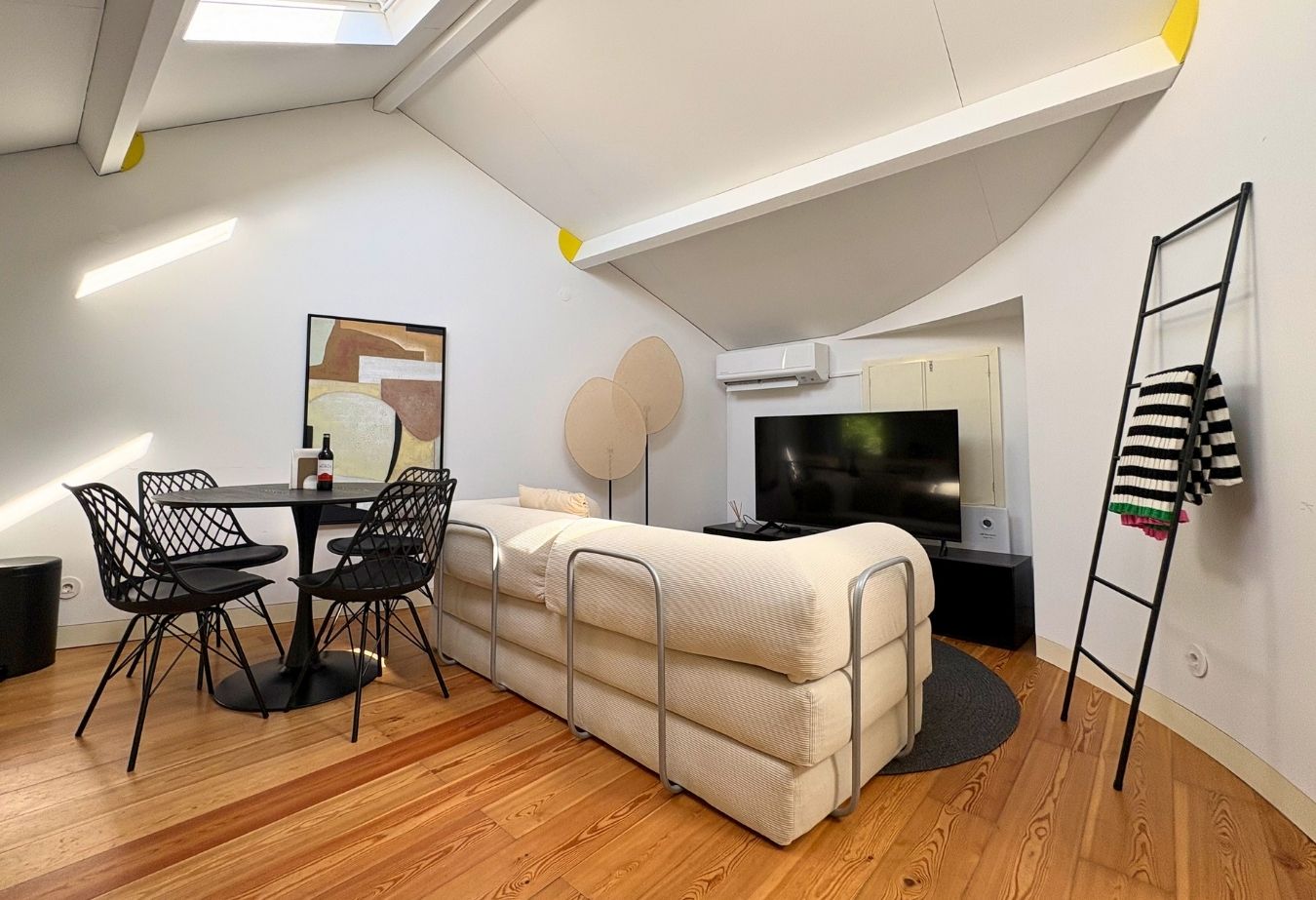 The Avenue Stay | Airbnb in Boavista